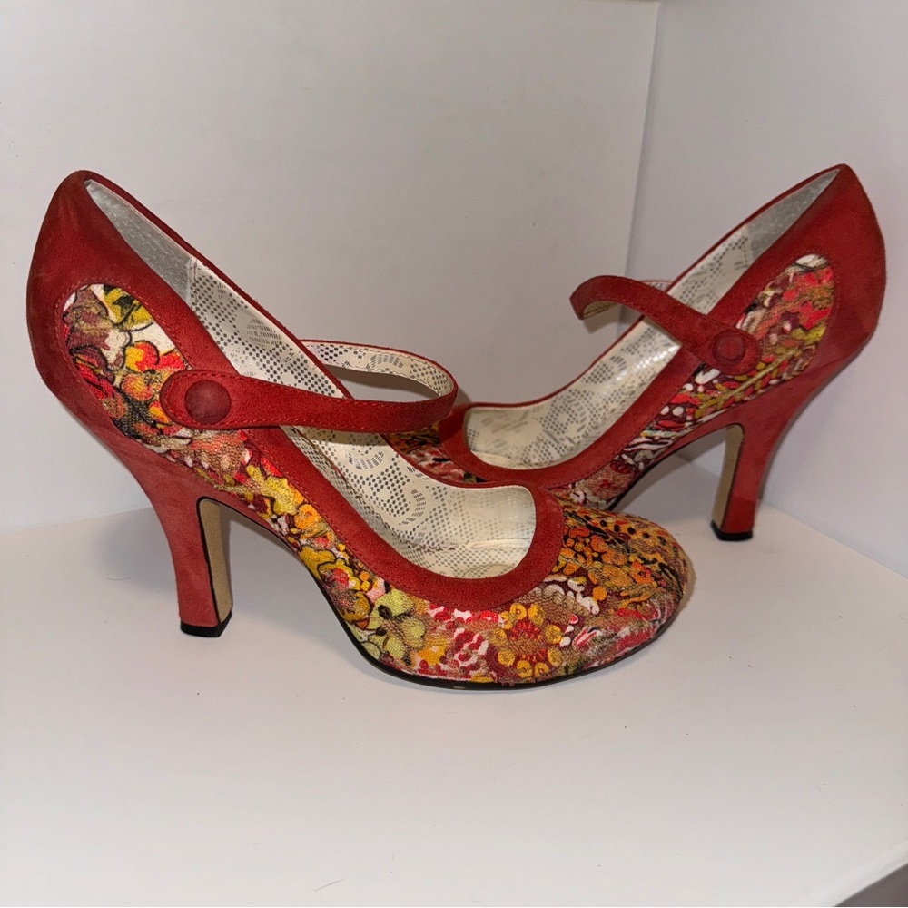 Vintage Floral Poetic License London Heels